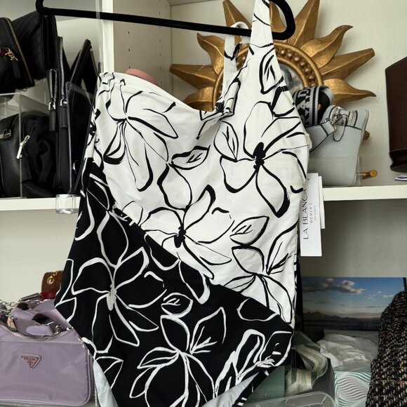 La Blanca Women's Shoulder One Piece Swimsuit - Picture 4 of 5